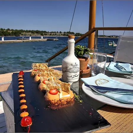 Glamping Festa Kornati Luxusní stan Pristanisce