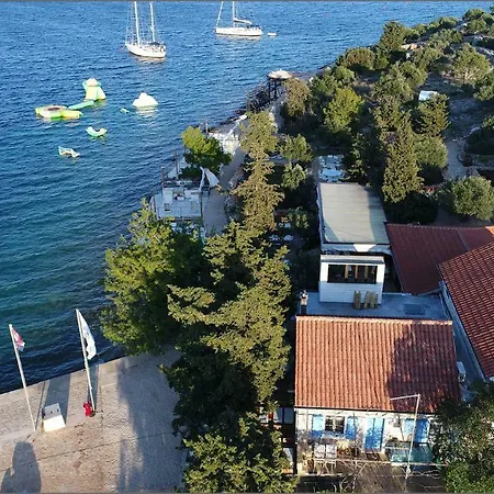 Glamping Festa Kornati Luxury tent Pristanisce