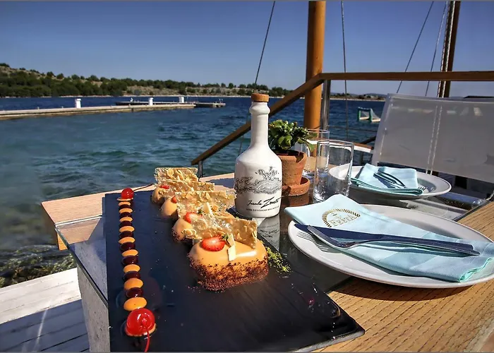 Glamping Festa Kornati خيمة فخمة Pristanisce